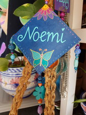 "Noemi" - Ghirlanda con perline da appendere, personalizzata con nome