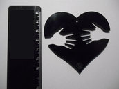 Outlet - ciondolo cuore con mani in plexiglass nero
