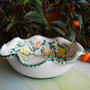 Ciotola in ceramica siciliana. Ciotola decorata a mano con limoni. Le ceramiche di Ketty Messina.