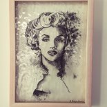 Marilyn Monroe. Ritratto. Incisione su vetro.