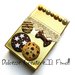 Portasigarette color oro - Con biscotti, cookie, cioccolato, perle, merletto e fiocchetto. Idea regalo fumatrice