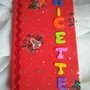 Ricettario foderato con tessuto di cotone rosso con disegni natalizi, merletto zig zag  e con lettere di pannolenci  