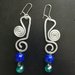 orecchini pendenti in alluminio e perle fatti a mano