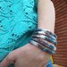 Bracciale multicolore, bracciale blu, bracciale multigiri ad uncinetto,  Bracciale con bottone di legno , regalo per lei, bracciale di lana