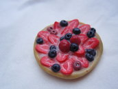 cibo in miniatura - torta ai frutti di bosco  -  miniature food - berries cake
