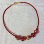 Girocollo in corda intrecciata rossa con perle a foro largo rosso e oro