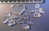 (176) Lotto 3 ciondoli cuore e angeli in plexiglass trasparente 
