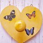 Appendiabiti a forma di cuore con farfalle