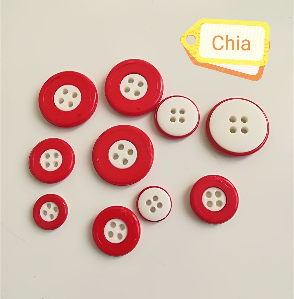 12 bottoni bianchi e rossi - Materiali - Stoffa e filati - di chia