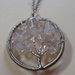 collana pendente forma di albero con pietre preziose di opale